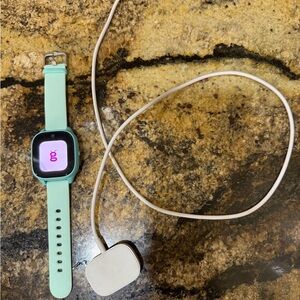 Gizmo Verizon watch with charger